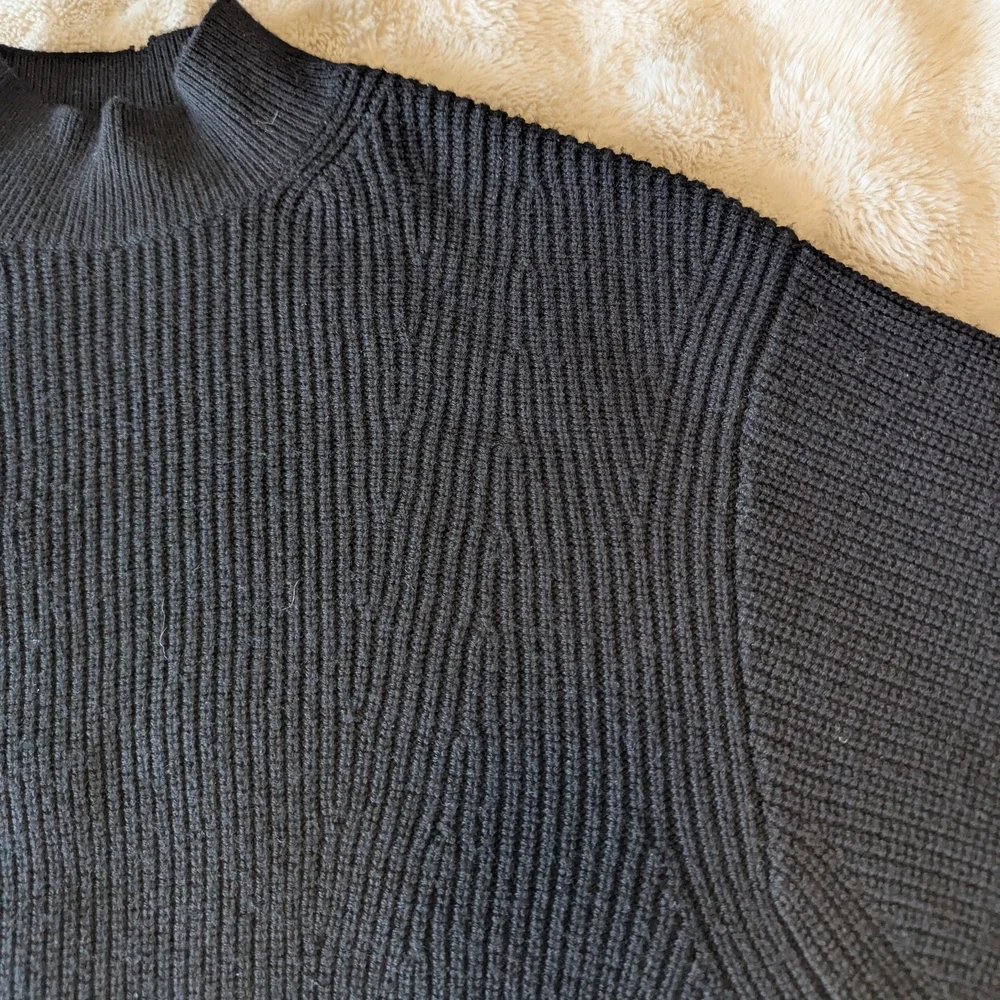 Banana Republic Charcoal Turtleneck Sweater - Picture 4 of 7